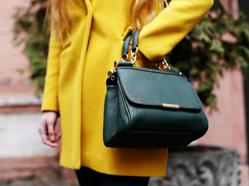 Wear These Clothes that Make You Look Slimmer - Mid-Size Handbags