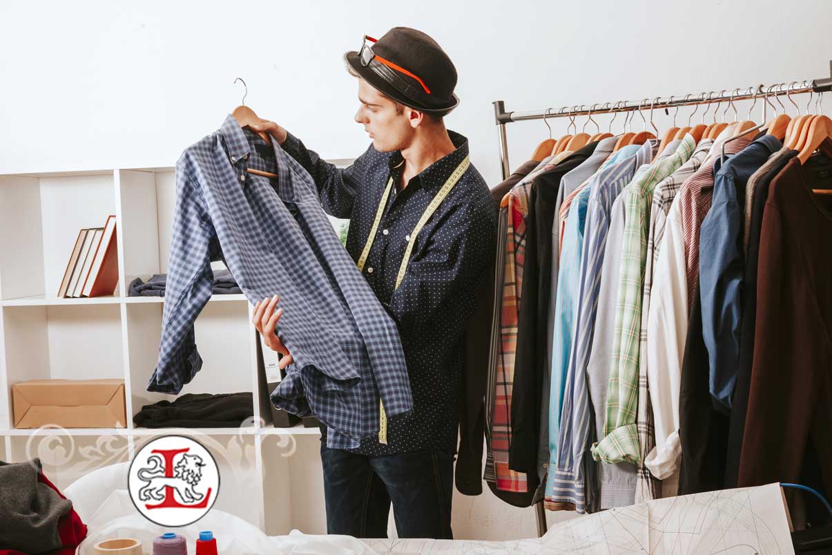 Personal Shopper in the Fashion Store
